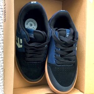 Kids Etnies shoes ! Brand new !